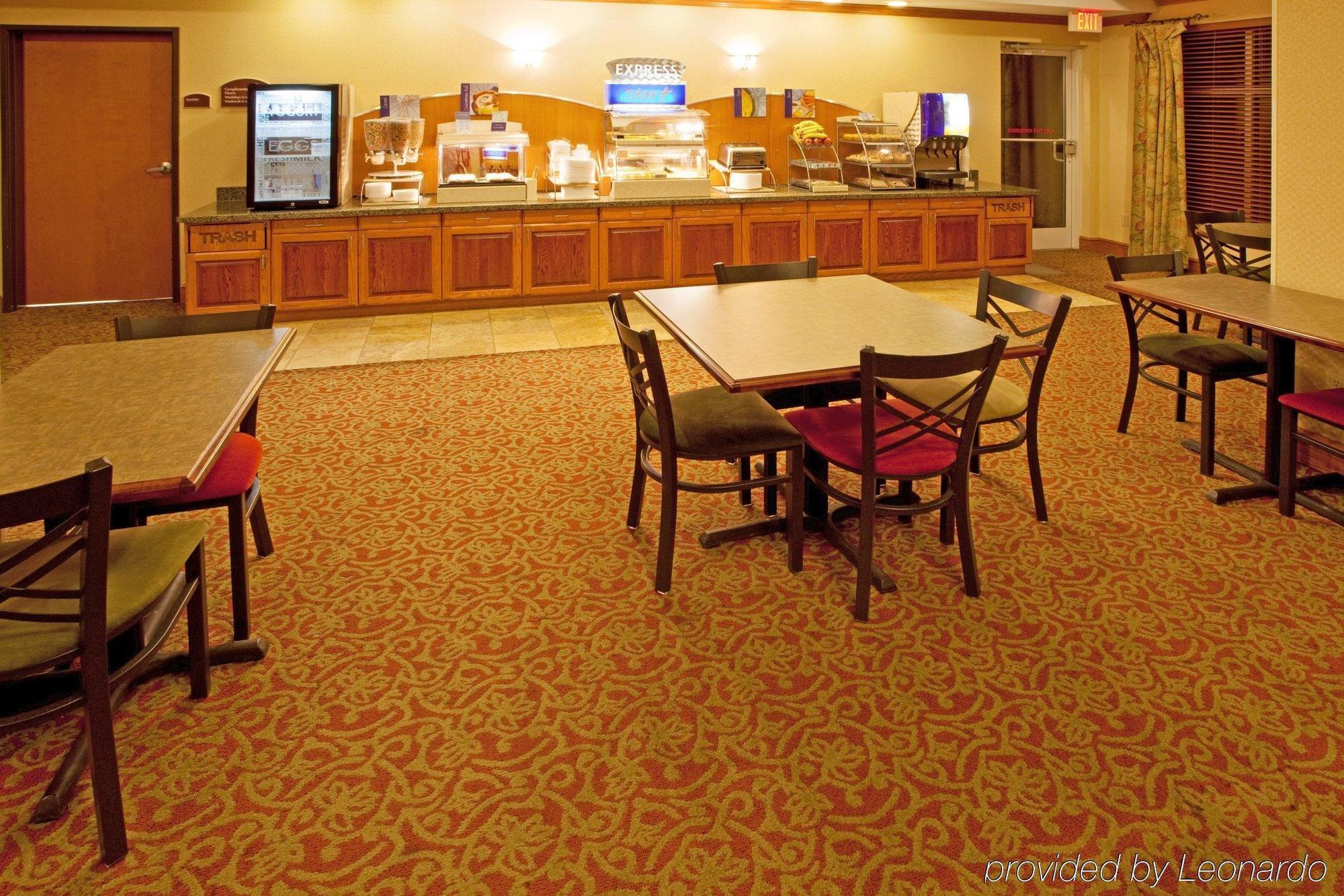 Holiday Inn Express Mineral Wells By Ihg Parkersburg Exterior foto